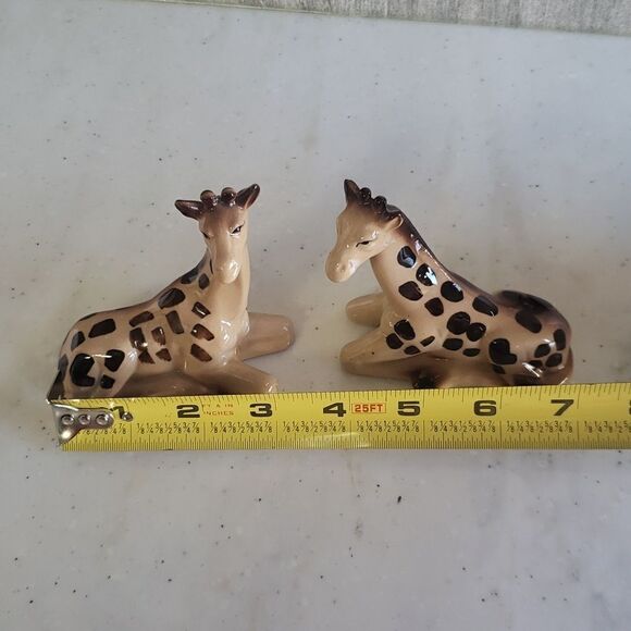 Cute Vintage Giraffe Porcelain Salt & Pepper Shakers - Picture 8 of 9